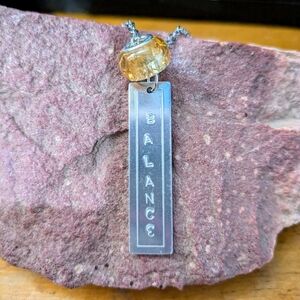 Balance necklace